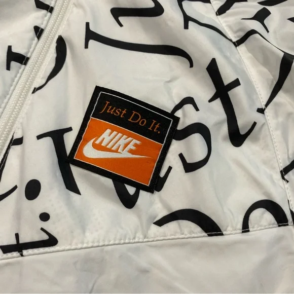 Nike Big Boys “Just Do It” Sportswear Windrunner Hooded Jacket -Size Large USED